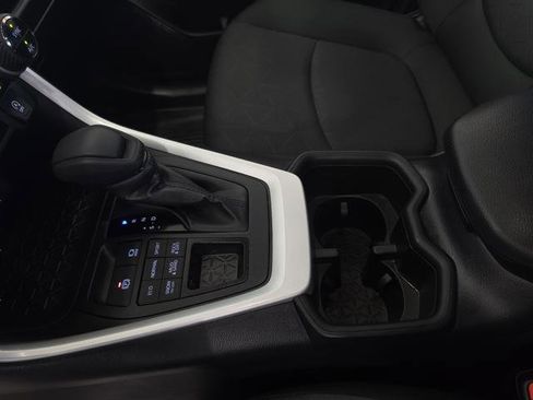 Used 2025 Toyota RAV4 XLE image 20
