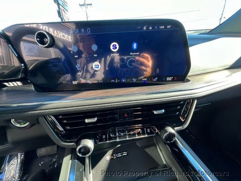 Used 2026 Chevrolet Suburban LT image 29