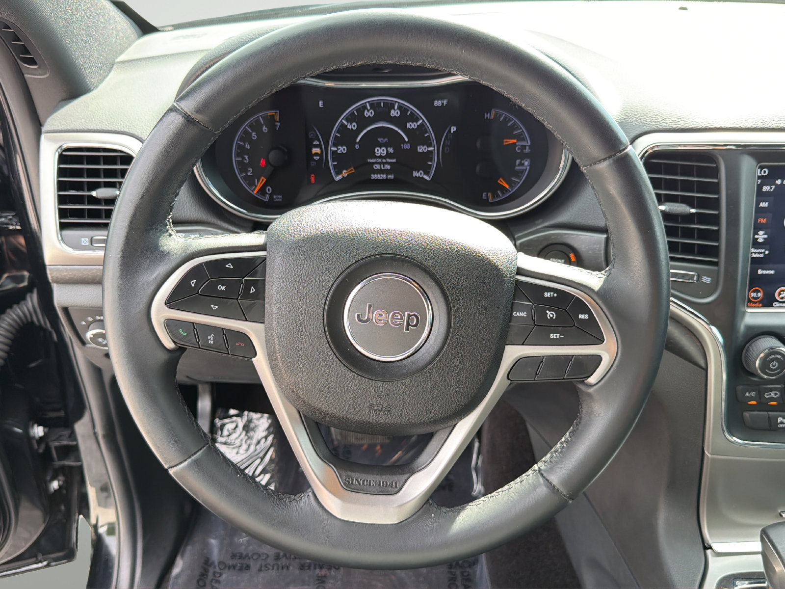 Used 2018 Jeep Grand Cherokee Laredo RWD image 15