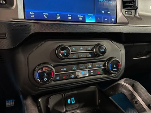 Used 2022 Ford Bronco Outer Banks w/ Sasquatch Package AWD/4WD image 29