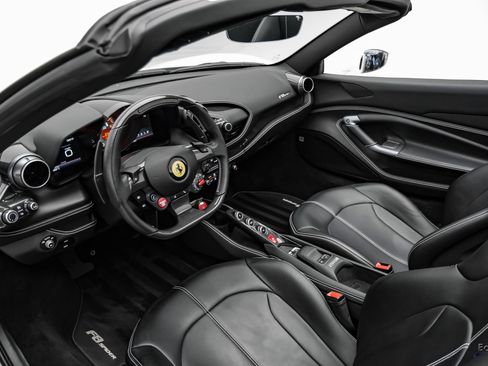 Used 2022 Ferrari F8 Tributo RWD image 3