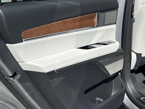 New 2026 Cadillac Vistiq Sport image 27