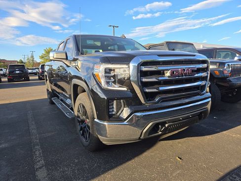 Used 2020 GMC Sierra 1500 SLE w/ Remote Start Package AWD/4WD image 3