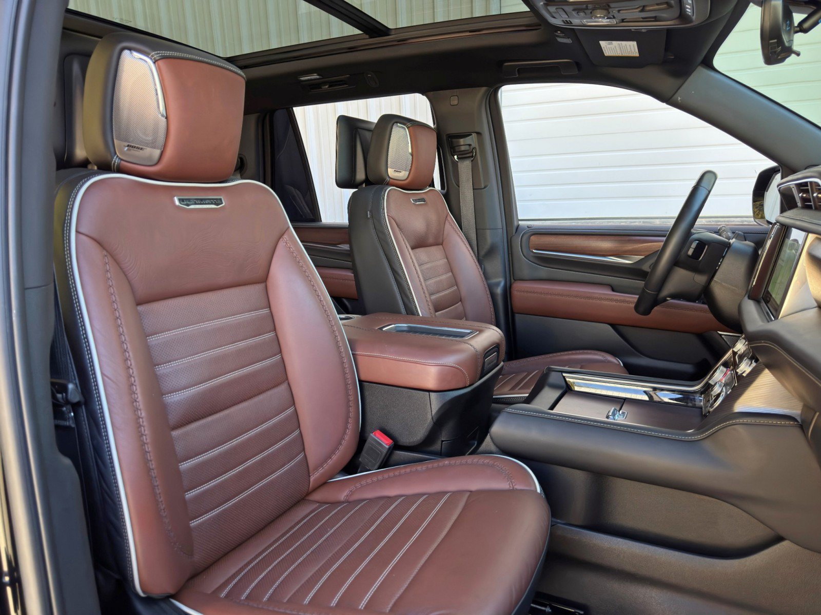 Used 2023 GMC Yukon Denali Ultimate AWD/4WD image 41