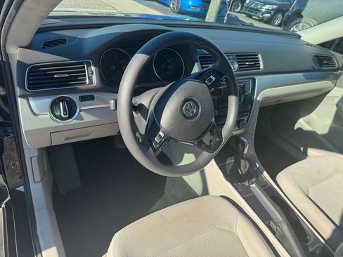 Used 2016 Volkswagen Passat 1.8T S FWD image 10