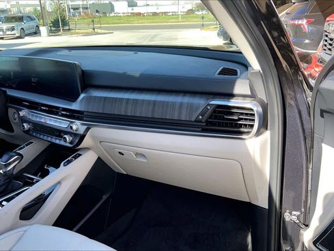 Used 2025 Kia Telluride SX image 19