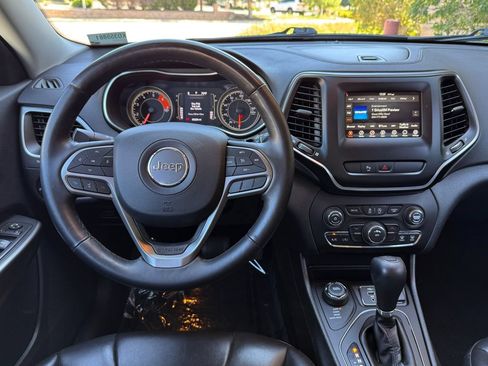 Used 2019 Jeep Cherokee Latitude Plus w/ Cold Weather Group AWD/4WD image 28
