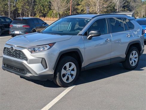 Used 2021 Toyota RAV4 LE image 8