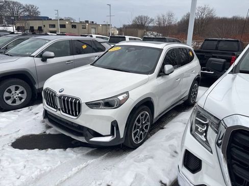 Used 2023 BMW X1 xDrive28i w/ Premium Package image 2