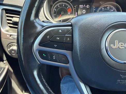 Used 2019 Jeep Cherokee Latitude Plus FWD image 21