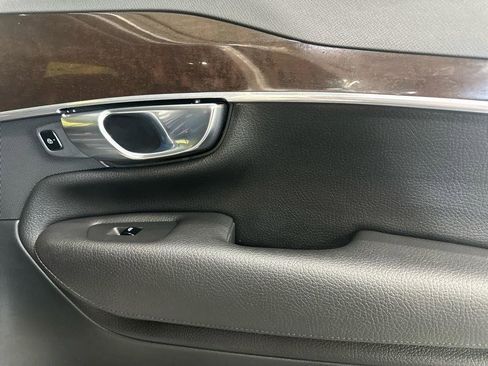 Used 2018 Volvo XC90 T6 Momentum w/ Convenience Package AWD/4WD image 17