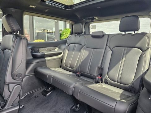 New 2026 Jeep Grand Wagoneer 4WD image 18