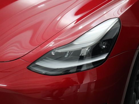 Used 2023 Tesla Model 3 Standard Range image 3