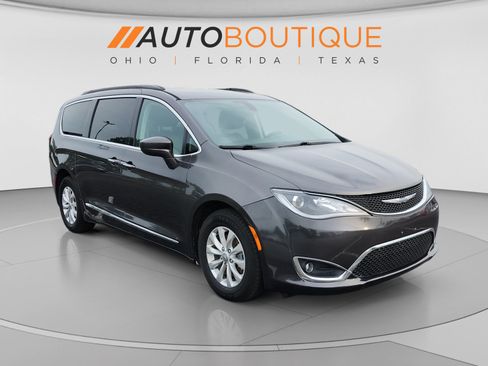Used 2017 Chrysler Pacifica Touring-L FWD image 7