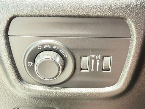 Used 2023 Jeep Grand Cherokee Altitude AWD/4WD image 22