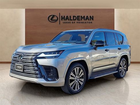 Used 2023 Lexus LX 600 4WD w/ Luxury Package image 3