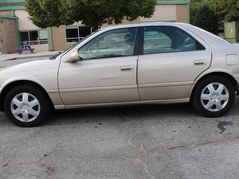 Used 2001 Toyota Camry CE image 6
