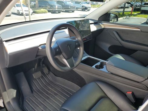 Used 2023 Tesla Model Y Long Range image 10