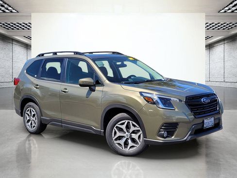 Used 2022 Subaru Forester Premium image 2