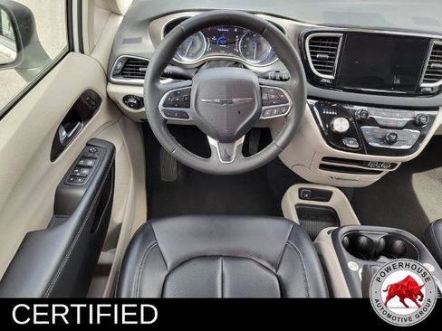 Used 2023 Chrysler Pacifica Touring-L FWD image 20