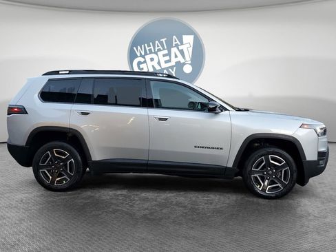 New 2026 Jeep Cherokee Laredo image 2