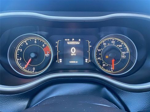 Used 2016 Jeep Cherokee Latitude w/ Comfort/Convenience Group image 24