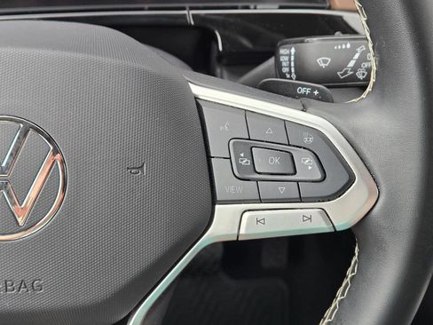 Used 2025 Volkswagen Atlas SE FWD image 23