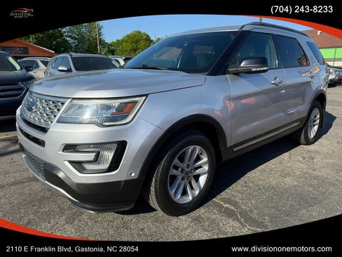 Used 2018 Ford Explorer XLT w/ Equipment Group 202A AWD/4WD image 3