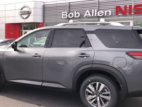 New 2025 Nissan Pathfinder SL image 5