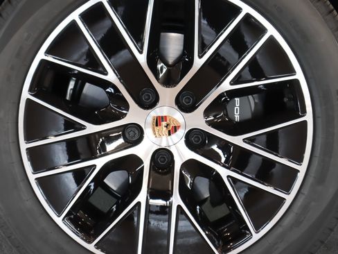 New 2026 Porsche Macan Electric image 25