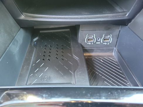 Used 2025 Chrysler Pacifica Limited FWD image 14