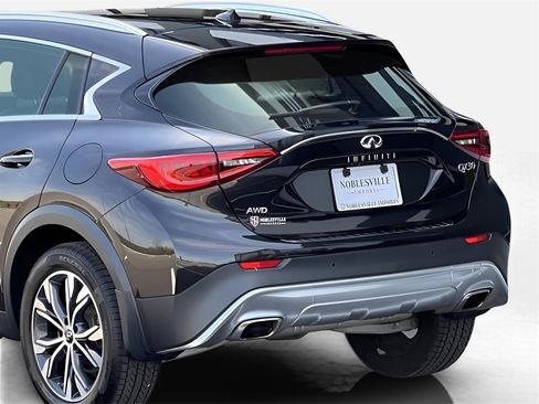 Used 2019 INFINITI QX30 Premium w/ Navigation Package image 9