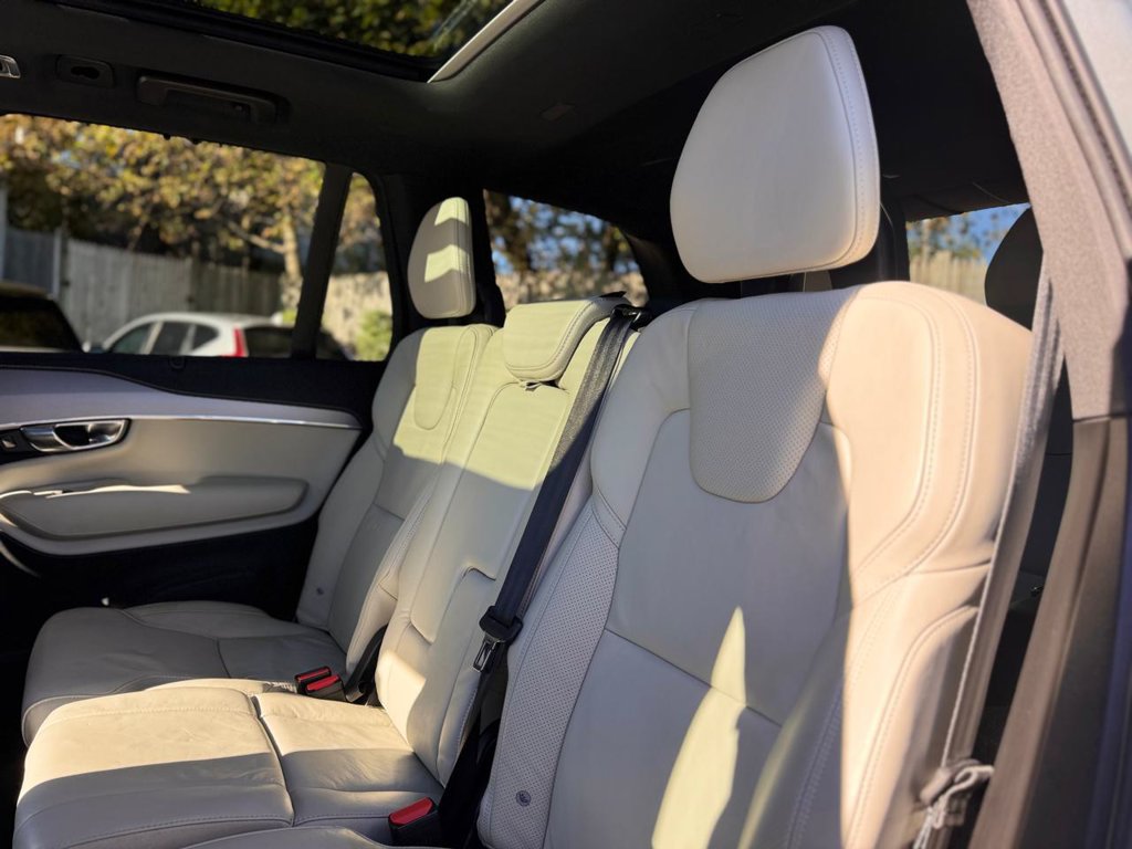 Used 2022 Volvo XC90 T8 R-Design w/ Advanced Package AWD/4WD image 24