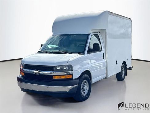 Used 2017 Chevrolet Express 3500 w/ Chrome Appearance Package RWD image 1