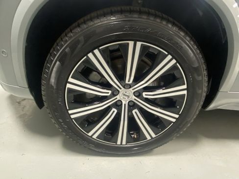 Used 2025 Volvo XC90 B6 Plus image 5