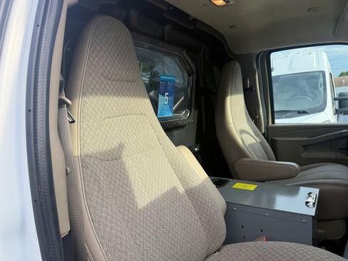 Used 2021 Chevrolet Express 2500 w/ Driver Convenience Package image 26
