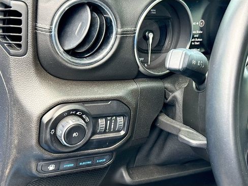 Certified 2021 Jeep Wrangler Unlimited Sahara w/ Dual Top Group AWD/4WD image 11