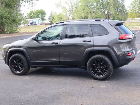Used 2017 Jeep Cherokee Trailhawk w/ Comfort/Convenience Group AWD/4WD image 8