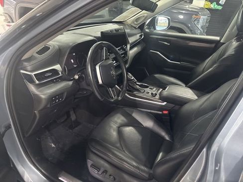 Used 2021 Toyota Highlander Platinum AWD/4WD image 10