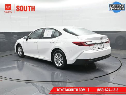 Used 2025 Toyota Camry LE image 7