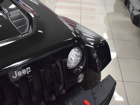 Used 2017 Jeep Wrangler Rubicon AWD/4WD image 4