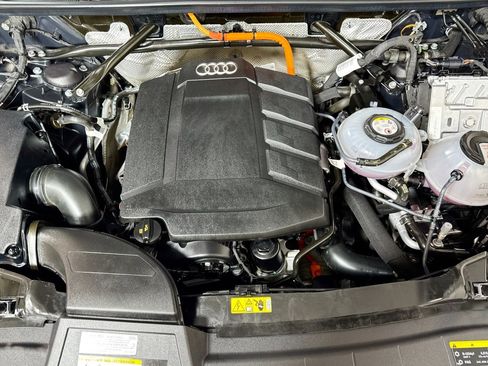 Used 2024 Audi Q5 e Premium w/ Convenience Package image 29