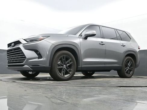 Used 2025 Toyota Grand Highlander Limited image 12