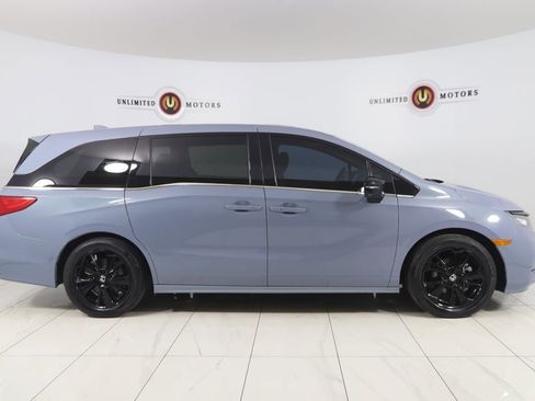 Used 2023 Honda Odyssey Sport image 2