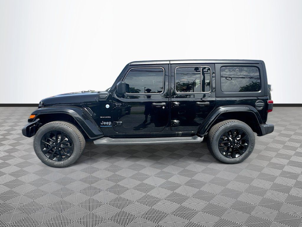 Used 2023 Jeep Wrangler Unlimited Sahara w/ Cold Weather Group AWD/4WD image 9