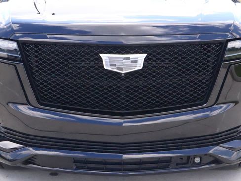 Used 2024 Cadillac Escalade Sport w/ LPO, ONYX Package AWD/4WD image 8