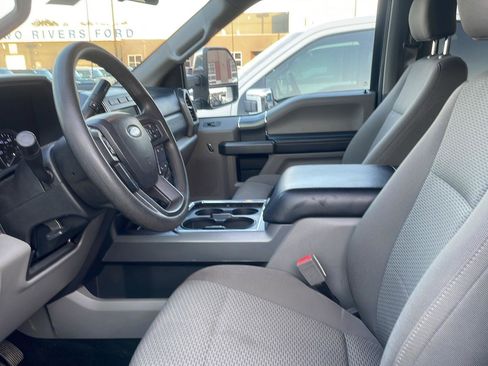 Used 2018 Ford F250 XLT w/ XLT Premium Package image 3