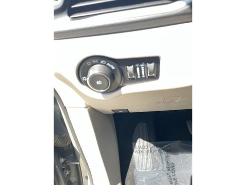 Used 2023 Chrysler Pacifica Touring-L image 19