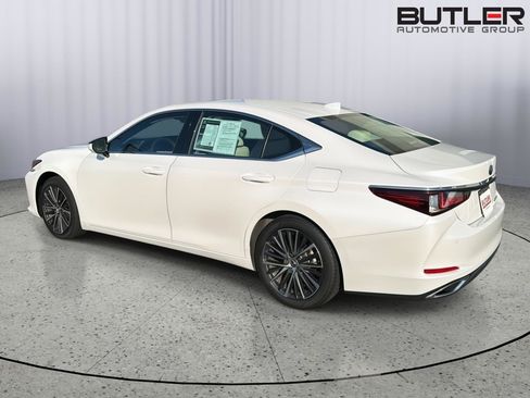 Used 2022 Lexus ES 350 w/ Premium Package FWD image 4
