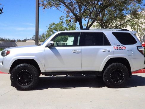 Used 2020 Toyota 4Runner SR5 Premium image 12